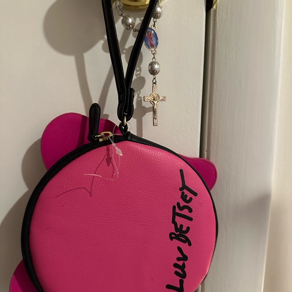 NWT: Betsy Johnson colorful butterfly 🦋 wristlet w/ strap - Picture 3 of 4